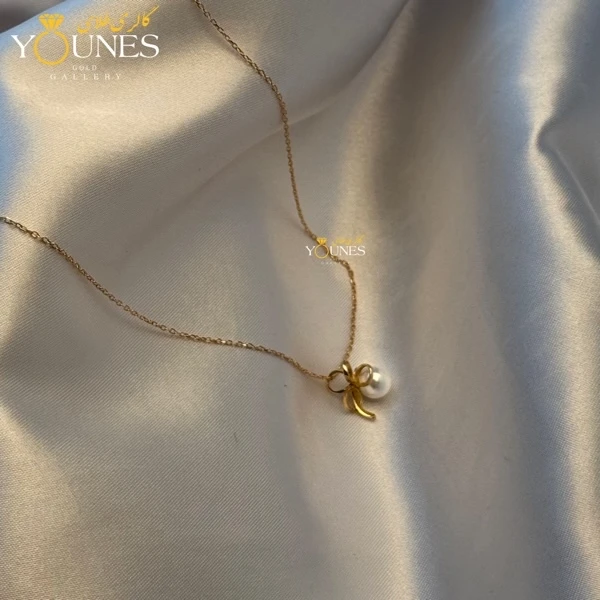 تصویر دوم گردنبند طلا مروارید پاپیون گره